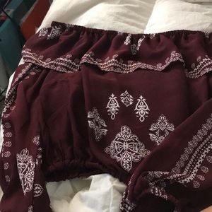 Off the shoulder long sleeve top/burgundy